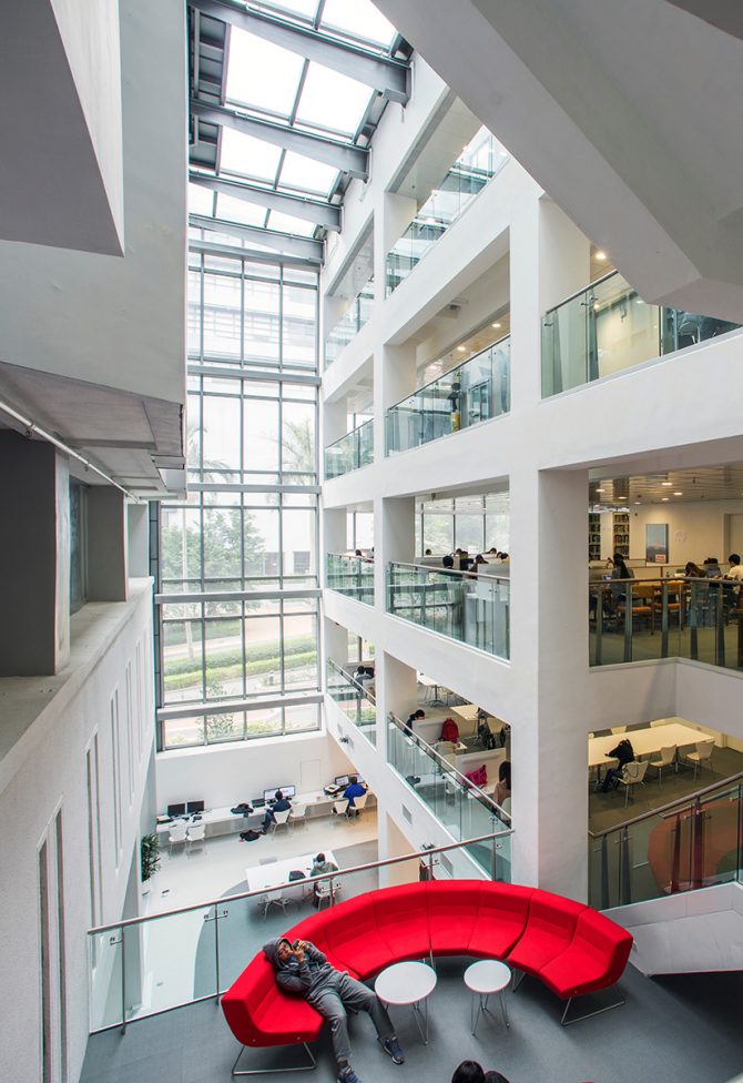 03_Preservation of Old Facde in New Wing_Skylight and Atrium_photo by Aedas Ltd