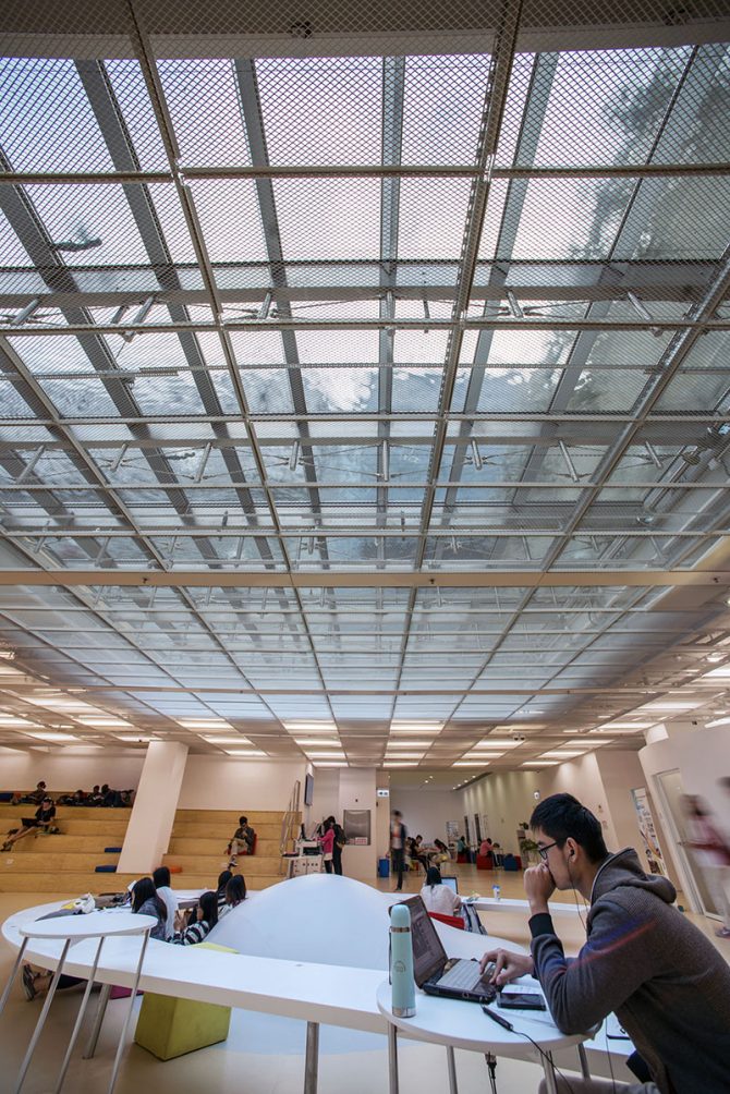 07_Underpool Skylights at LG Learning Garden_photo by Aedas Ltd